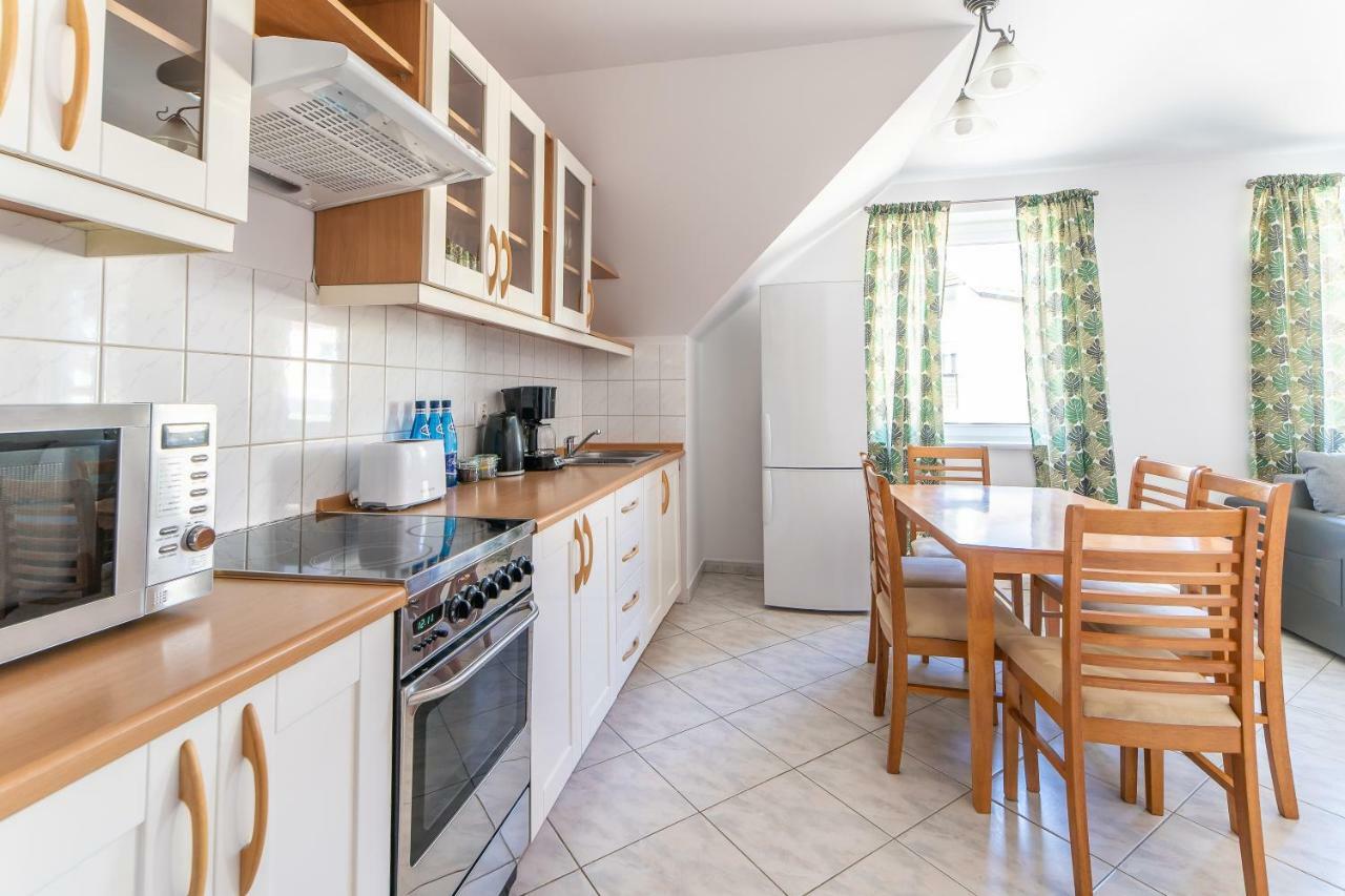 3-Bedroom Apartment Plac Neptuna By Noclegi Renters مينززدرويه المظهر الخارجي الصورة
