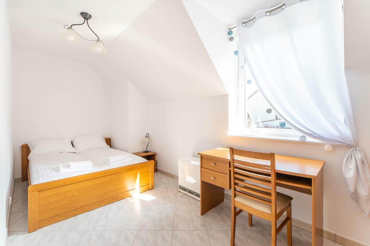 3-Bedroom Apartment Plac Neptuna By Noclegi Renters مينززدرويه المظهر الخارجي الصورة